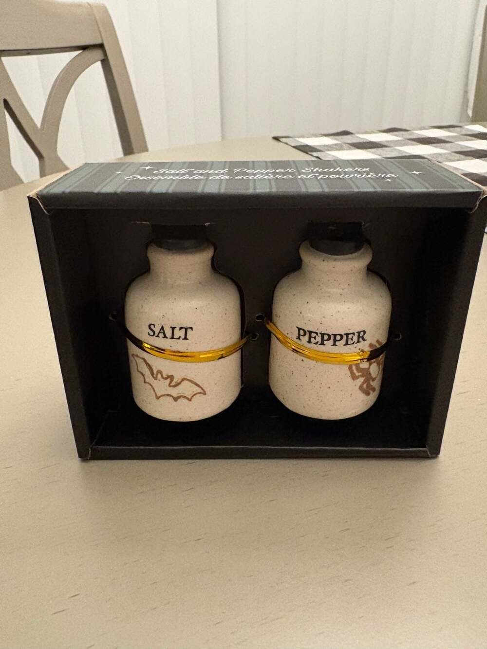 10 Strawberry Street Ceramic Salt and Pepper Shakers Jug Set